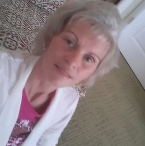 Meet your Posher, Lorie